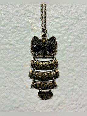 Antique-style Gold Tone Owl Pendant Necklace